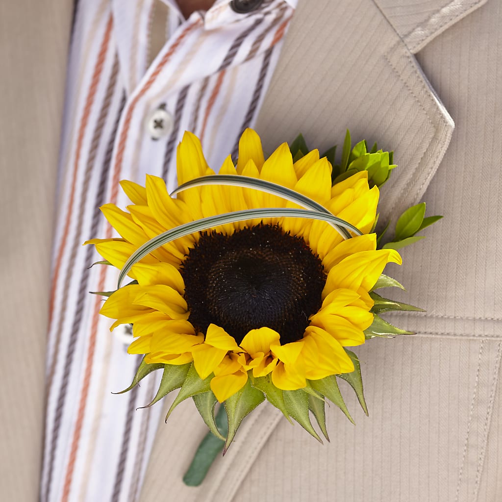 Free Spirit Boutonniere – FARFANS FLOWERS & DECORATIONS LLC, Frederick MD