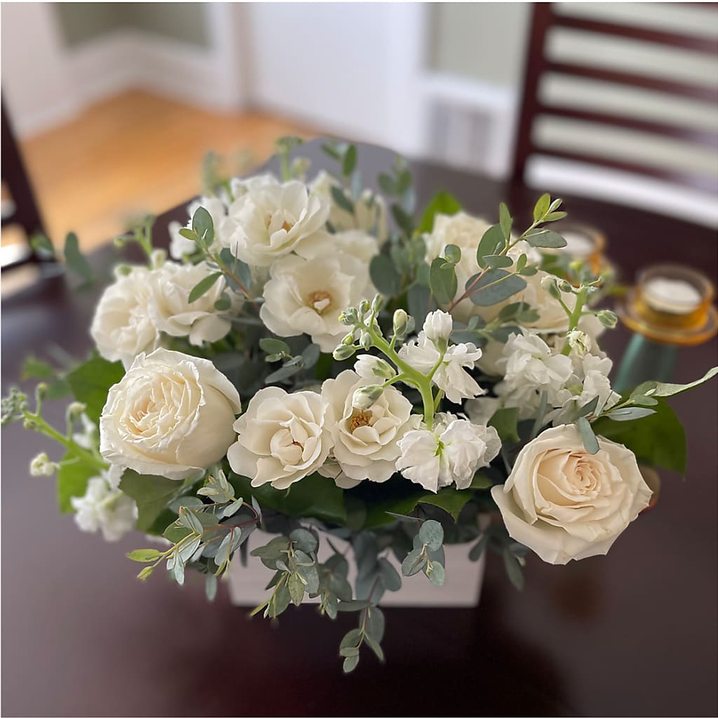 Fresh Linen Box Bouquet – FARFANS FLOWERS & DECORATIONS LLC, Frederick MD