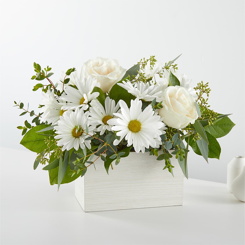 Fresh Linen Box Bouquet – FARFANS FLOWERS & DECORATIONS LLC, Frederick MD