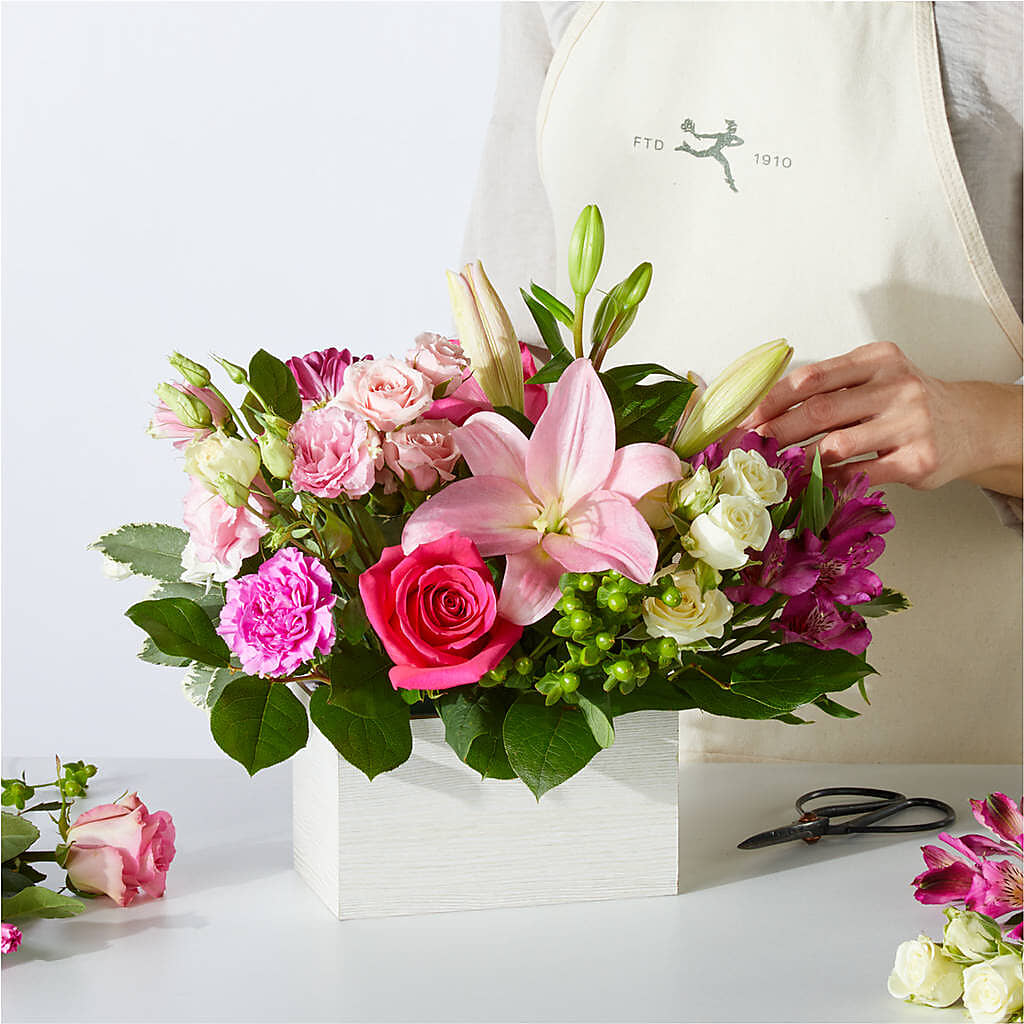 Sweetberry Box – A Florist Original – FARFANS FLOWERS & DECORATIONS LLC, Frederick MD
