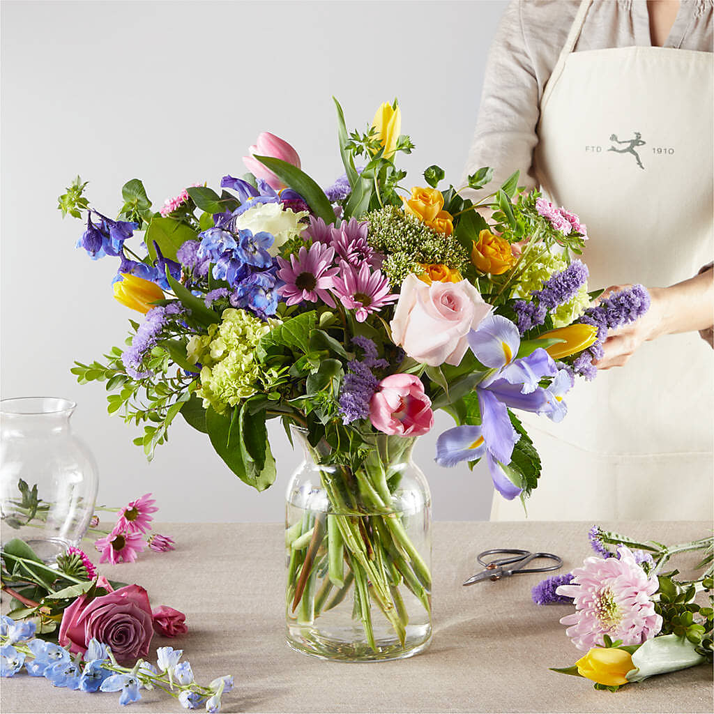 Pastel Tradition - A Florist Original – FARFANS FLOWERS & DECORATIONS LLC, Frederick MD
