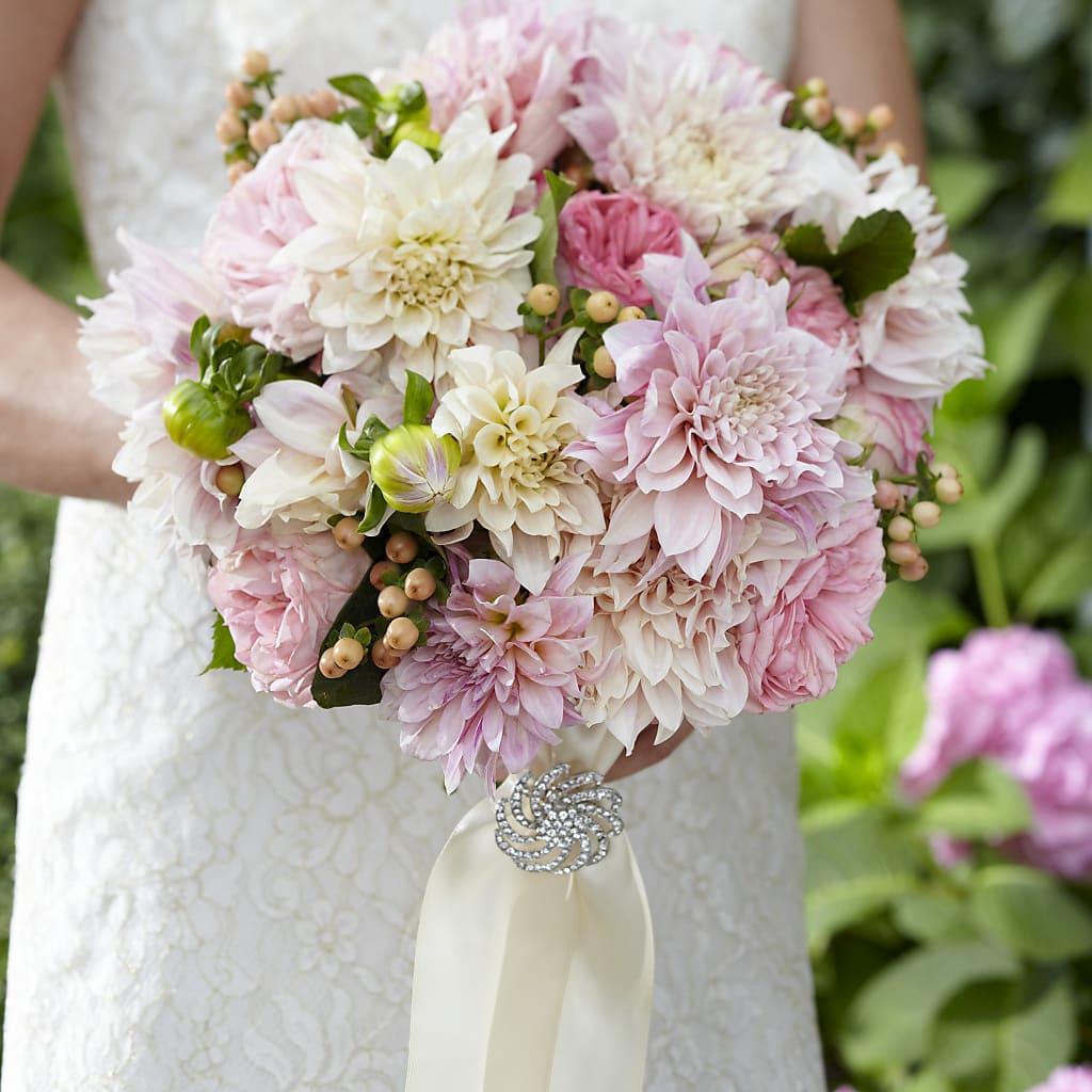Heart's Promise Bouquet – FARFANS FLOWERS & DECORATIONS LLC, Frederick MD