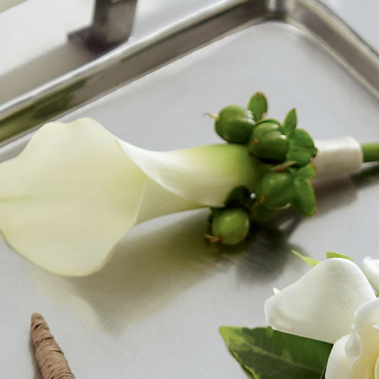 White Calla Boutonniere – FARFANS FLOWERS & DECORATIONS LLC, Frederick MD